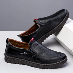 New Men's Casual Shoes Slip-on Soft Sole Breathable Shallow Flat Driving Shoes Men's Leather Shoes Summer Loafers For Men