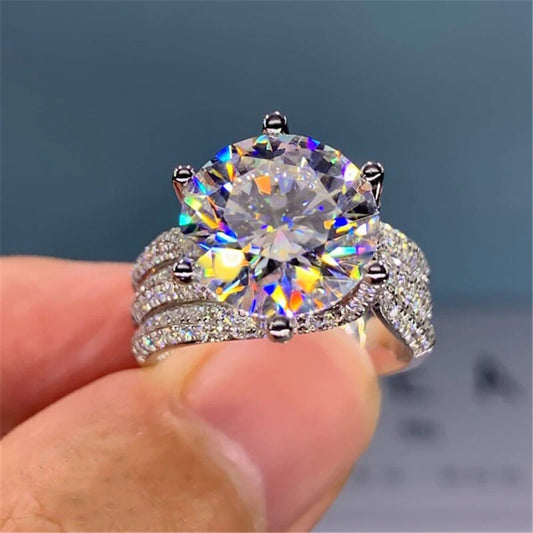 Luxuriöser, klassischer, neu eingetroffener Diamantring mit Volldiamant 