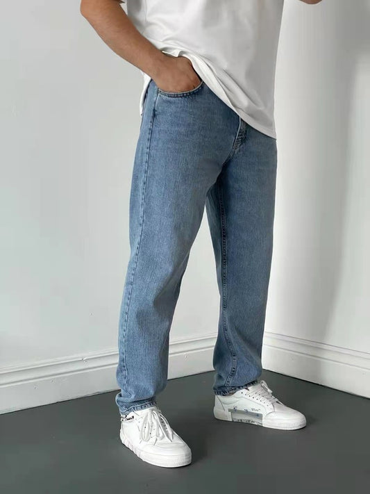 Europäische und amerikanische Herren-Straight-Jeans sind schlicht in vier Farben erhältlich 